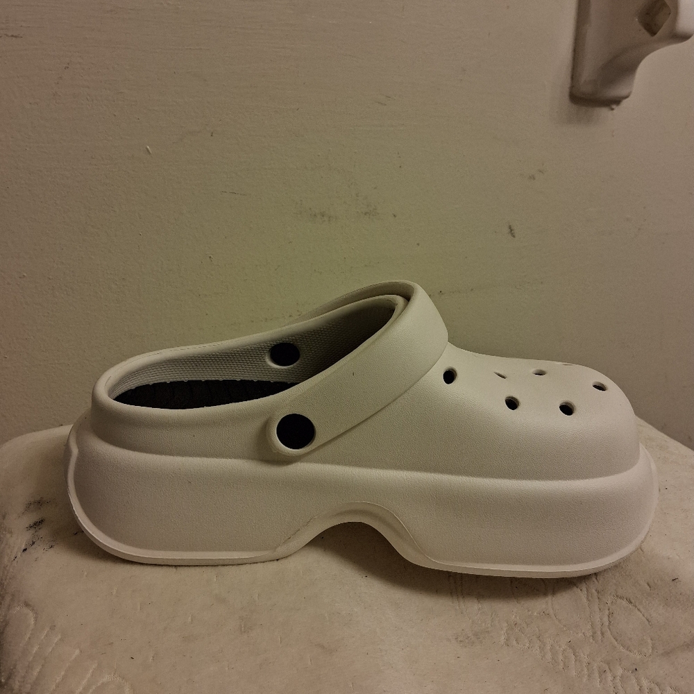 Womens 2 Inches Platfotm Bear Design Clogs - White Size 9 - 10,  Like Crocs - Picture 9 of 16